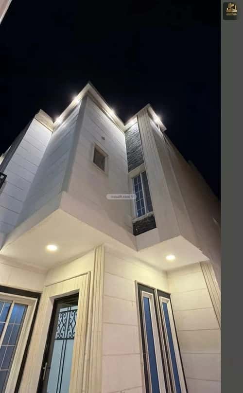 فيلا 200 متر مربع غربية على شارع 15م الصواري، الخبر