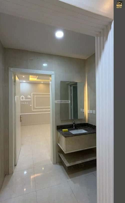 فيلا 200 متر مربع غربية على شارع 15م الصواري، الخبر