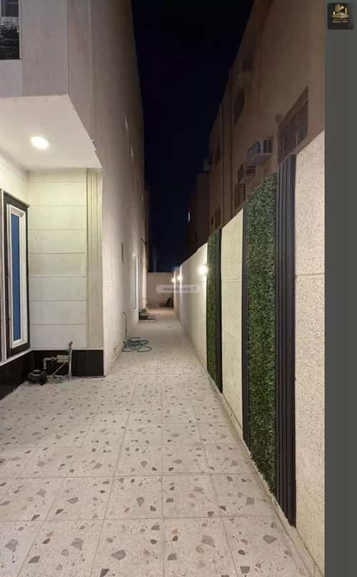 فيلا 200 متر مربع غربية على شارع 15م الصواري، الخبر