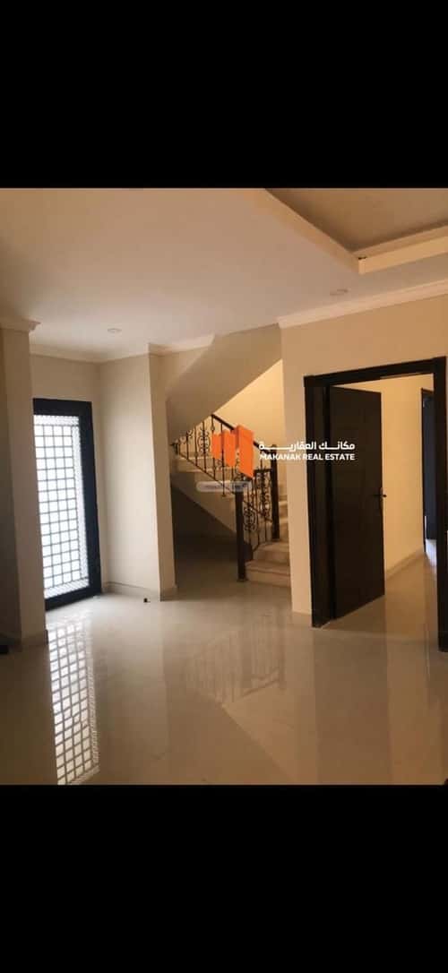 فيلا 300 متر مربع شرقية على شارع 20م الشعلة، الدمام