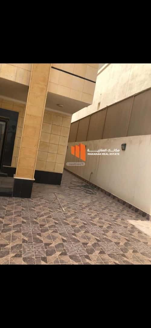 فيلا 300 متر مربع شرقية على شارع 20م الشعلة، الدمام