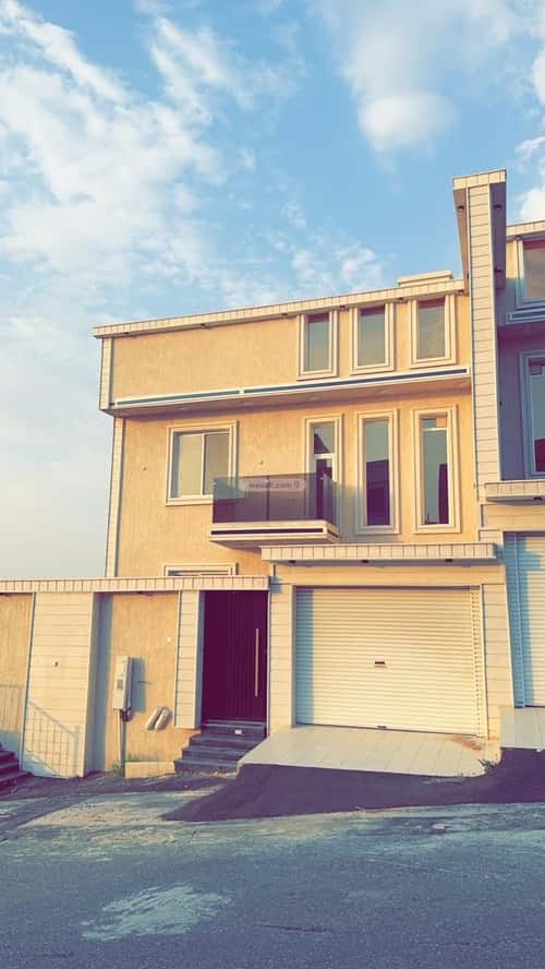 Villa 608 SQM facing West on 25m width street الزهور، أبها