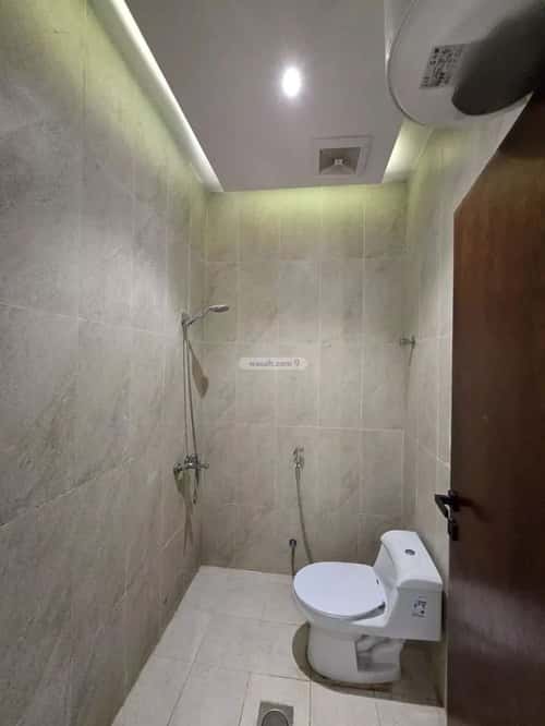 فيلا 300 متر مربع شمالية على شارع 15م الظرفة، خميس مشيط