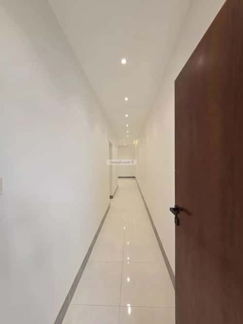 فيلا 300 متر مربع شمالية على شارع 15م الظرفة، خميس مشيط