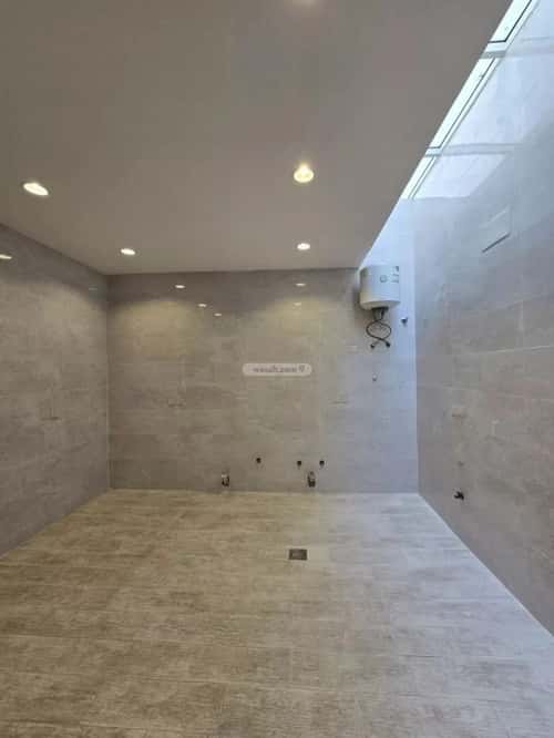 فيلا 300 متر مربع شمالية على شارع 15م الظرفة، خميس مشيط