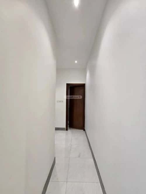 فيلا 300 متر مربع شمالية على شارع 15م الظرفة، خميس مشيط