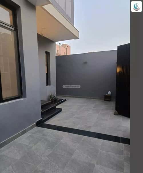 فيلا 250 متر مربع شمالية على شارع 15م الياقوت، شمال جدة، جدة