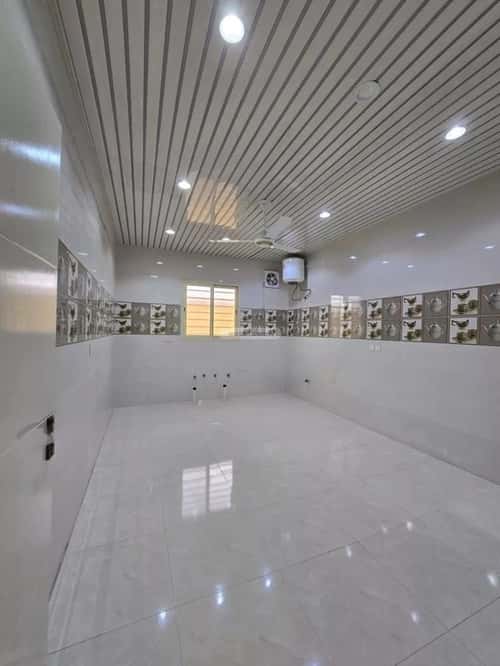 فيلا 300 متر مربع غربية على شارع 15م النور، خميس مشيط