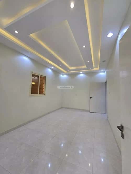 فيلا 300 متر مربع غربية على شارع 15م النور، خميس مشيط