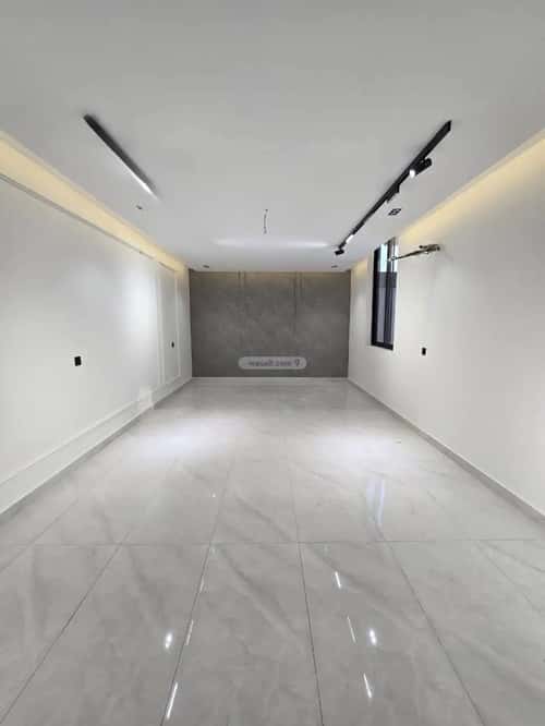 8 bedroom villa in Al Buhayrat