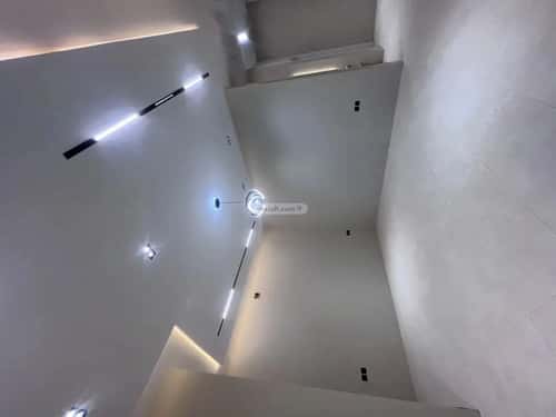 Floor 228 SQM with 5 Bedrooms Al-Janadriyah, East Riyadh, Riyadh