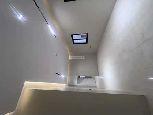 Floor 228 SQM with 5 Bedrooms Al-Janadriyah, East Riyadh, Riyadh