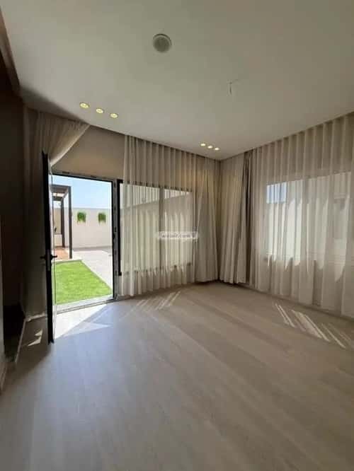 فيلا 280 متر مربع شرقية على شارع 20م الواحة، شرق جدة، جدة