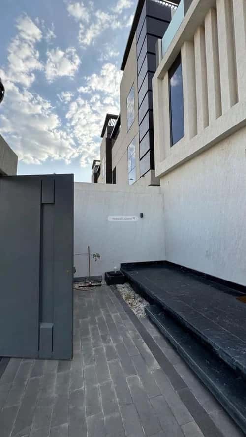 Villa 285 SQM facing South on 16m width street شوران، المدينة المنورة