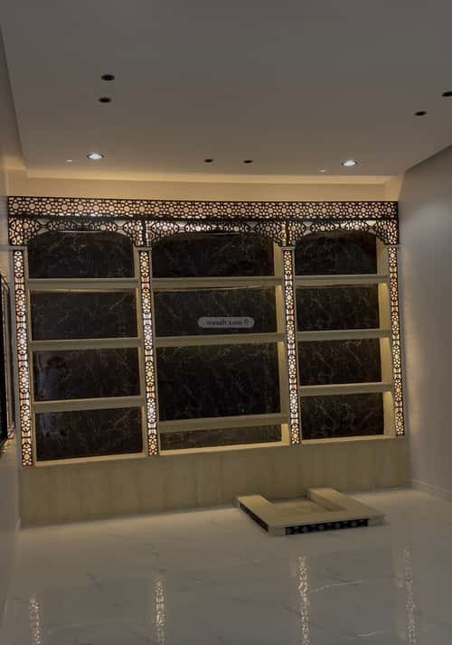 فيلا 250 متر مربع غربية على شارع 15م السليمانية، بريدة