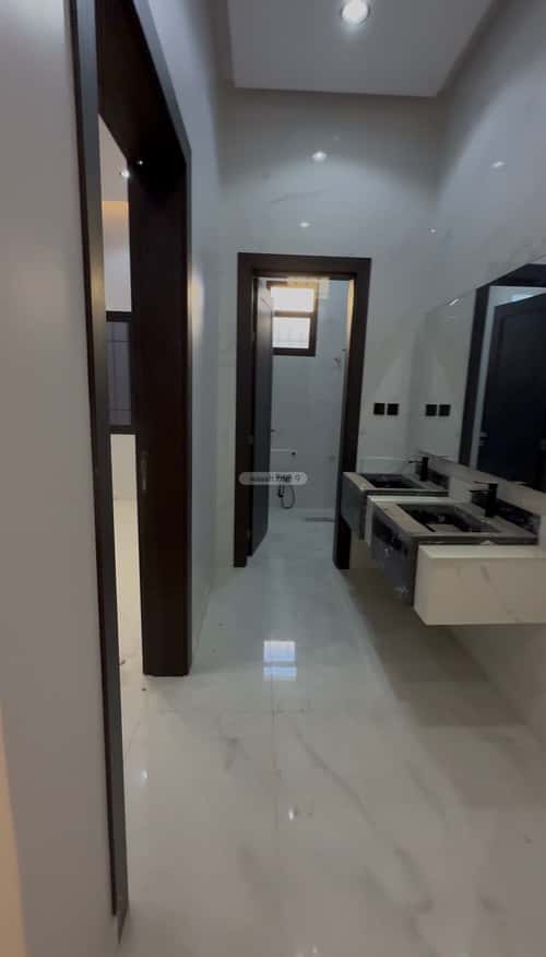 فيلا 250 متر مربع غربية على شارع 15م السليمانية، بريدة