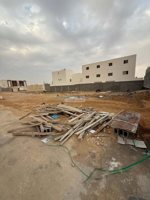 أرض 275 متر مربع غربية على شارع 18م النقيب الشمالي، بريدة