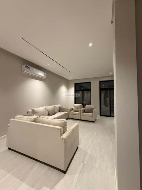 فيلا 220 متر مربع شرقية على شارع 15م النرجس، شمال الرياض، الرياض