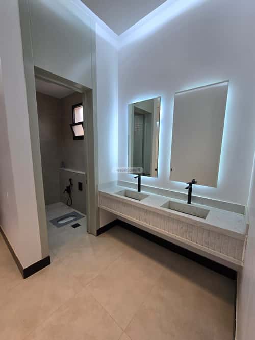 Floor with 5 Bedrooms Al Wasam, East Riyadh, Riyadh