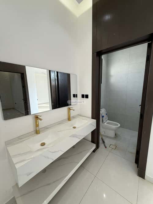 Floor 230.72 SQM with 6 Bedrooms Al-Janadriyah, East Riyadh, Riyadh