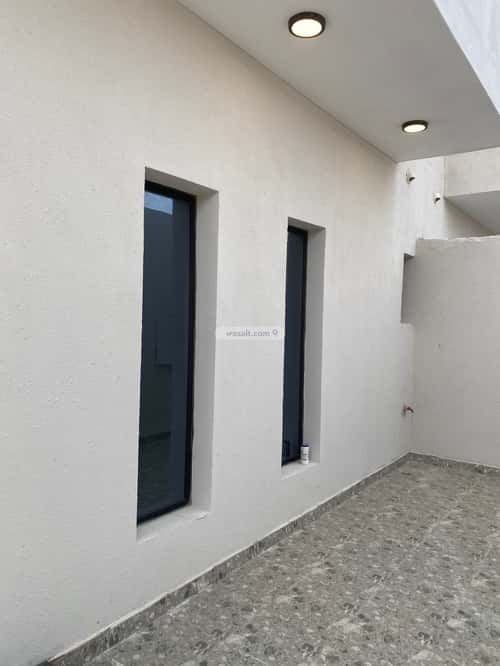 فيلا 250 متر مربع شمالية على شارع 15م المصيف، القطيف