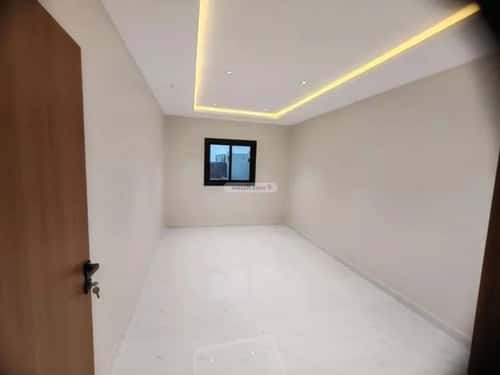 فيلا 300 متر مربع شمالية على شارع 15م العارض، شمال الرياض، الرياض