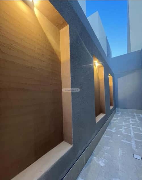 Floor 300 SQM with 5 Bedrooms Al-Janadriyah, East Riyadh, Riyadh