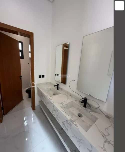 Floor 158 SQM with 5 Bedrooms Al-Janadriyah, East Riyadh, Riyadh