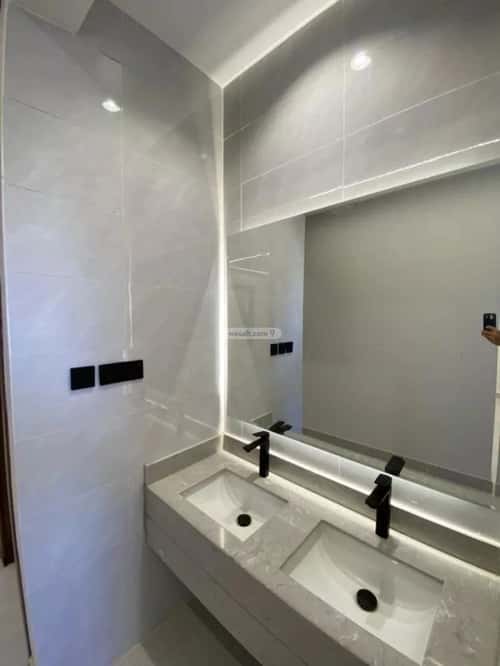 شقة ب 5 غرف المعلاة، أحد رفيدة