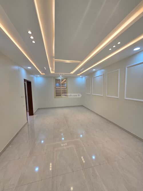 فيلا 350 متر مربع شرقية على شارع 20م الخالدية، خميس مشيط