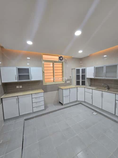 فيلا 350 متر مربع شرقية على شارع 20م الخالدية، خميس مشيط