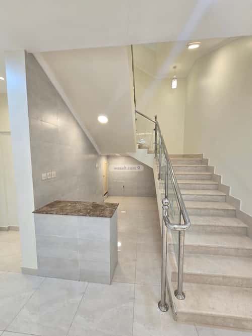 فيلا 350 متر مربع شرقية على شارع 20م الخالدية، خميس مشيط