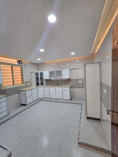 فيلا 350 متر مربع شرقية على شارع 20م الخالدية، خميس مشيط