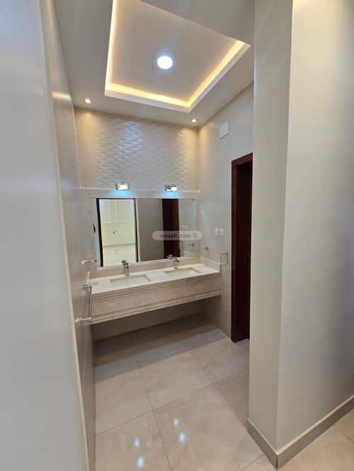 فيلا 350 متر مربع شرقية على شارع 20م الخالدية، خميس مشيط