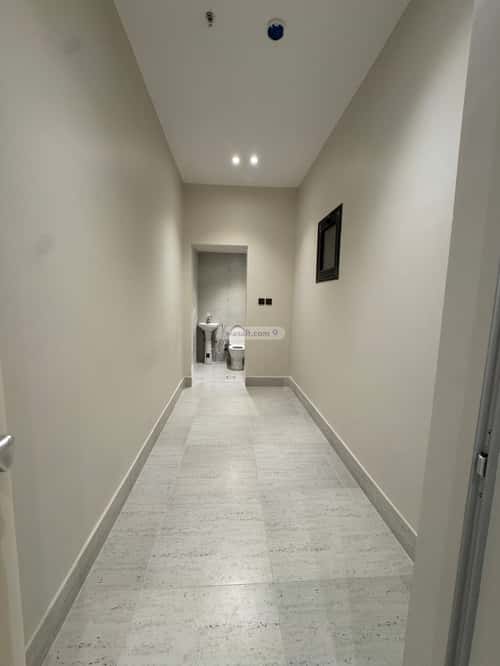 Apartment with 4 bedrooms الحمراء، الخبر