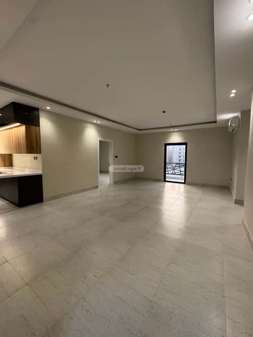 Apartment with 4 bedrooms الحمراء، الخبر