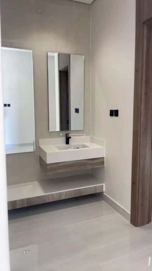 Floor 176 SQM with 5 Bedrooms Al-Janadriyah, East Riyadh, Riyadh