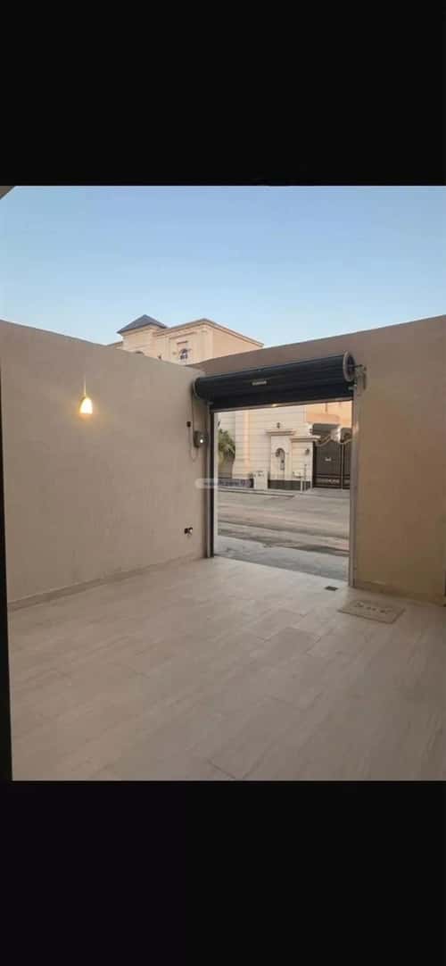 Villa 289.64 SQM Facing South with 8 Bedrooms Ar-Rimal, East Riyadh, Riyadh