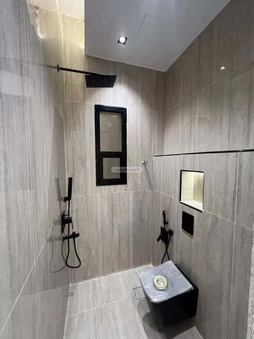 فيلا 240 متر مربع شرقية على شارع 15م الرمال، شرق الرياض، الرياض