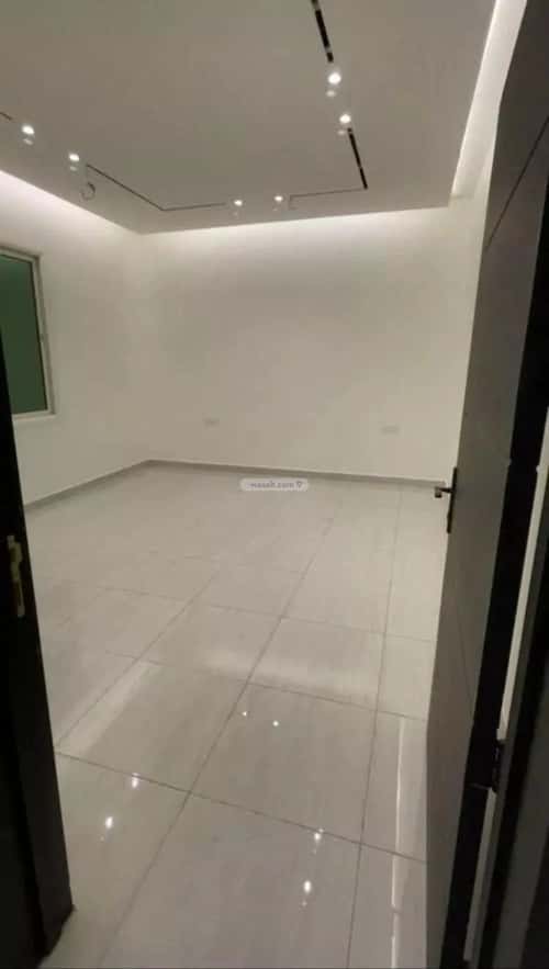 فيلا 312 متر مربع شرقية على شارع 18م النظيم، شرق الرياض، الرياض