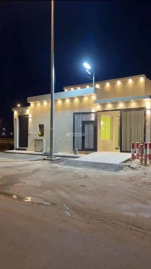 فيلا 312 متر مربع شرقية على شارع 18م النظيم، شرق الرياض، الرياض