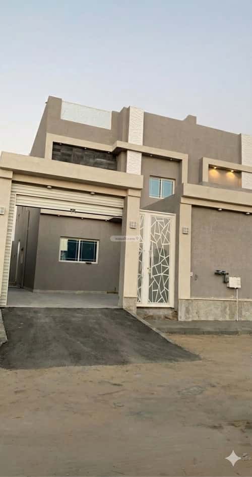 فيلا 300 متر مربع غربية على شارع 18م الأمانة، الدمام