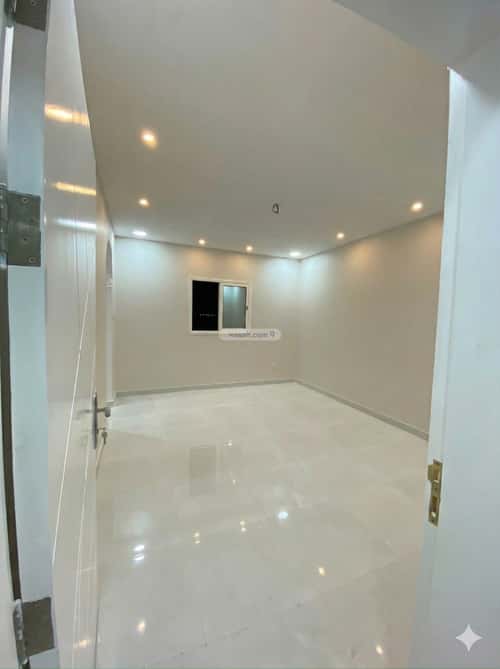 فيلا 300 متر مربع غربية على شارع 18م الأمانة، الدمام