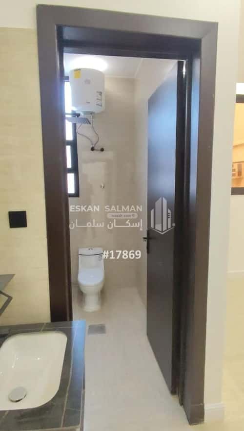 فيلا 200 متر مربع جنوبية على شارع 15م طويق، غرب الرياض، الرياض