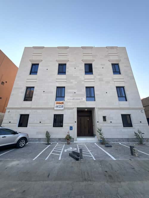 Building 497 SQM with 3 Floors Facing East Ad-Dobbat, Central Riyadh, Riyadh