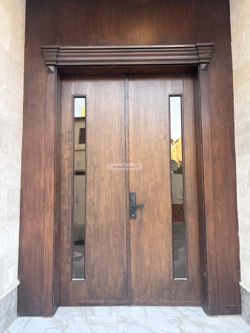 عمارة 497 متر مربع ب 3 أدوار واجهة شرقية الضباط، وسط الرياض، الرياض