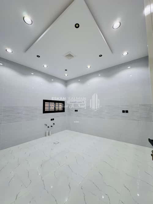 فيلا 355 متر مربع شرقية على شارع 20م الرحبة، الطائف