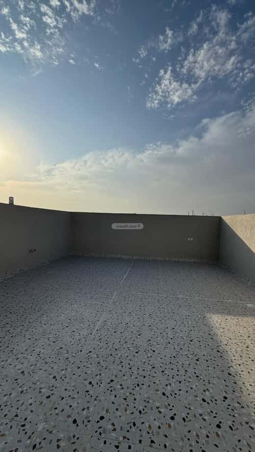 فيلا 200 متر مربع غربية على شارع 15م الصواري، الخبر