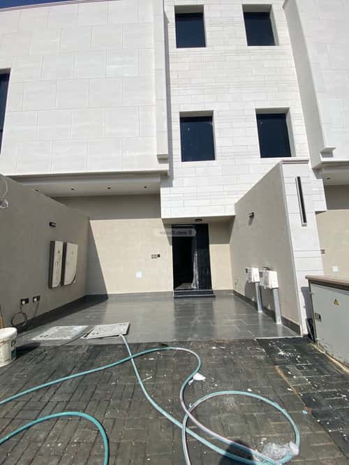 Floor 194 SQM with 5 Bedrooms Al-Andalus, East Riyadh, Riyadh