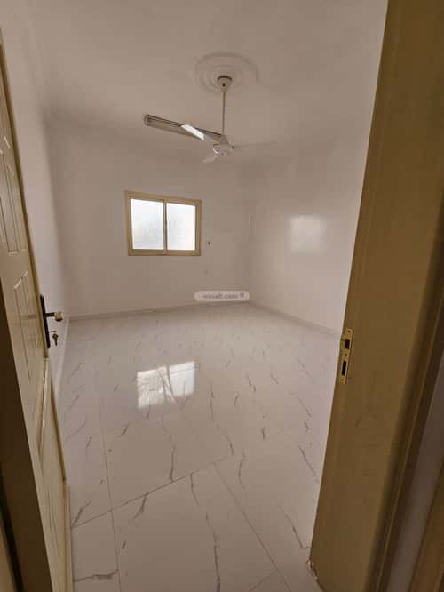 Apartment with 4 Bedrooms Al-Musayyif, Tbwk
